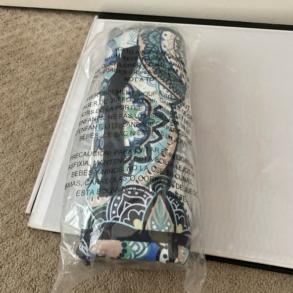 Vera Bradley picnic blanket in sketched medallion - Picture 1 of 4